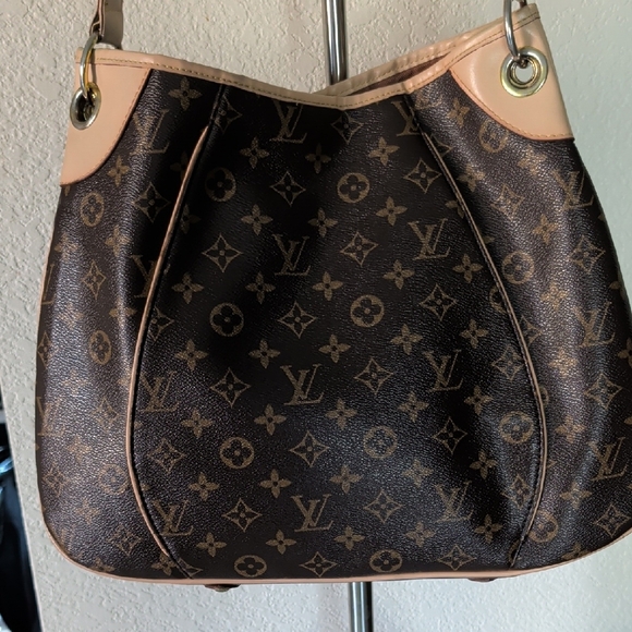 Elegant Brown Designer Tote Bag - Picture 3 of 16